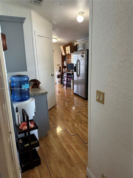 待售: $259,000 (3 贝兹, 2 浴室, 1430 平方英尺)