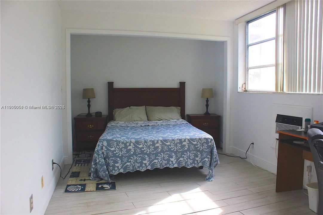 На продажу: $105,000 (2 спален, 1 ванн, 1050 Квадратных фут)