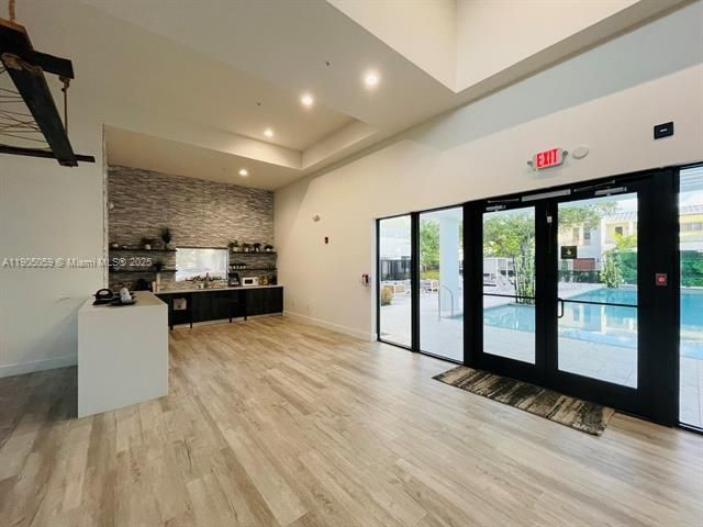 Active With Contract: $3,000 (2 beds, 2 baths, 1520 Square Feet)