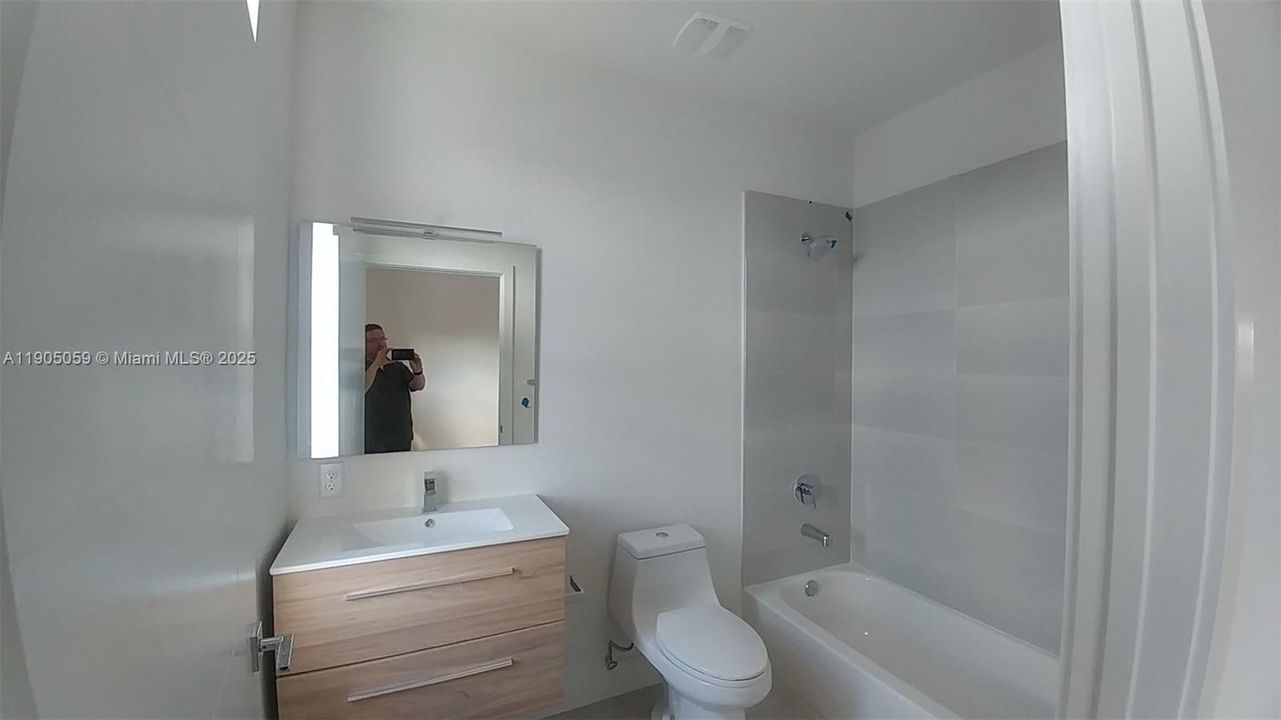 Active With Contract: $3,000 (2 beds, 2 baths, 1520 Square Feet)