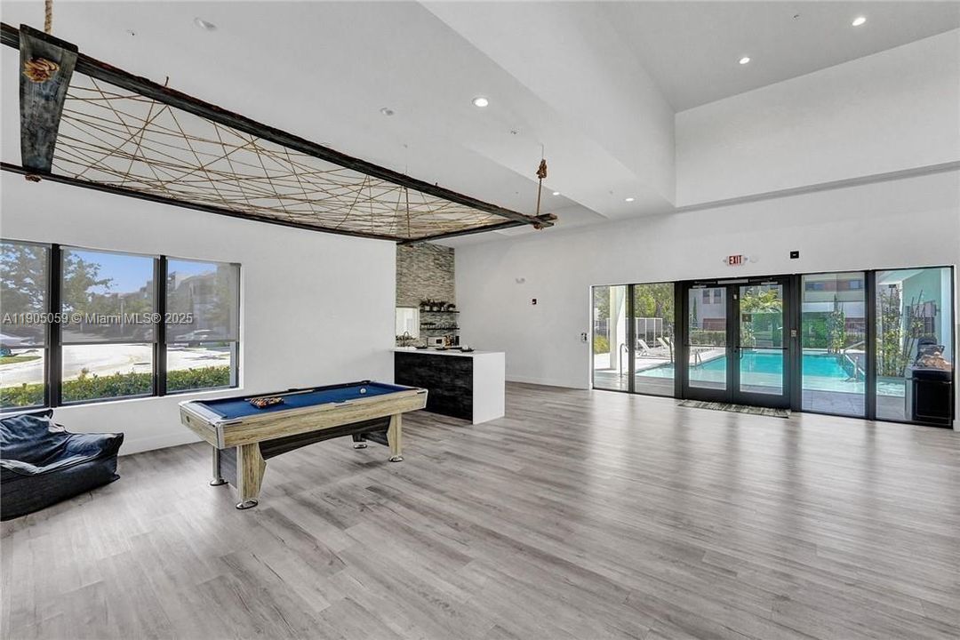 Active With Contract: $3,000 (2 beds, 2 baths, 1520 Square Feet)