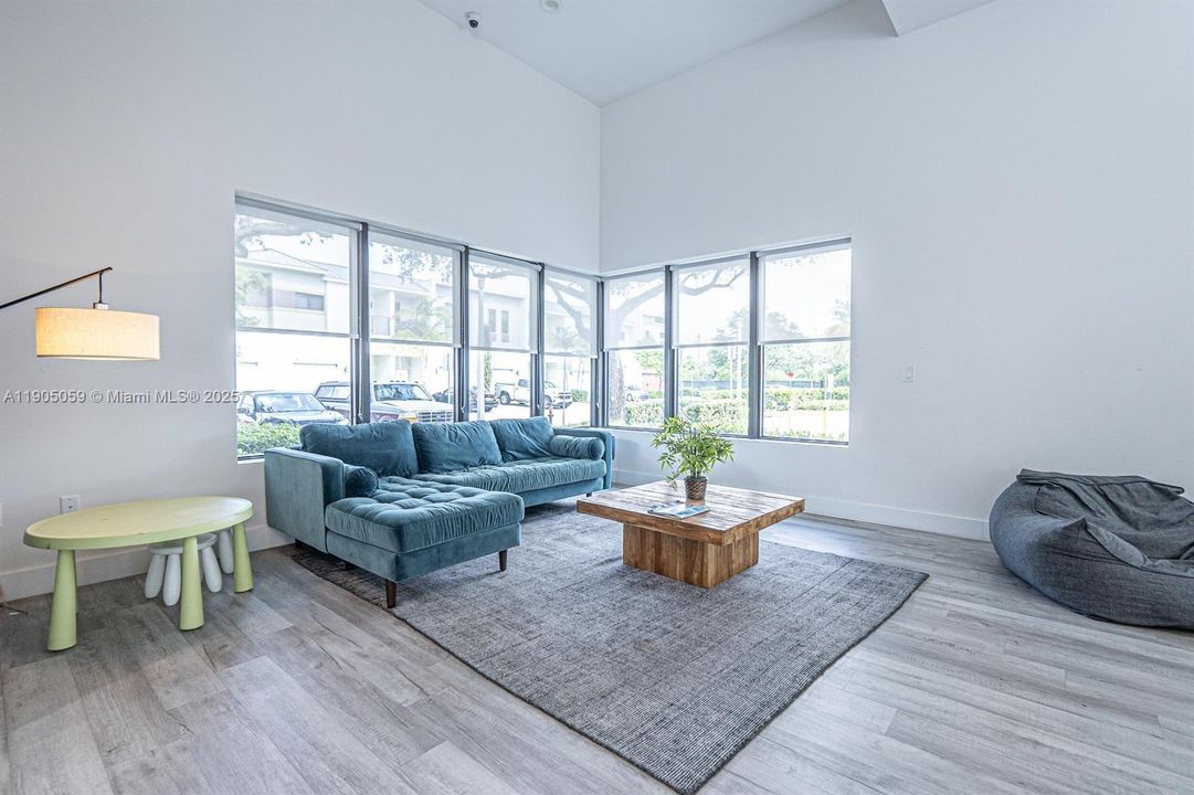 Active With Contract: $3,000 (2 beds, 2 baths, 1520 Square Feet)