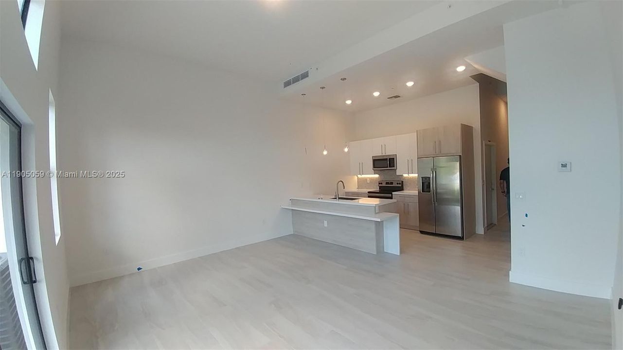 Active With Contract: $3,000 (2 beds, 2 baths, 1520 Square Feet)