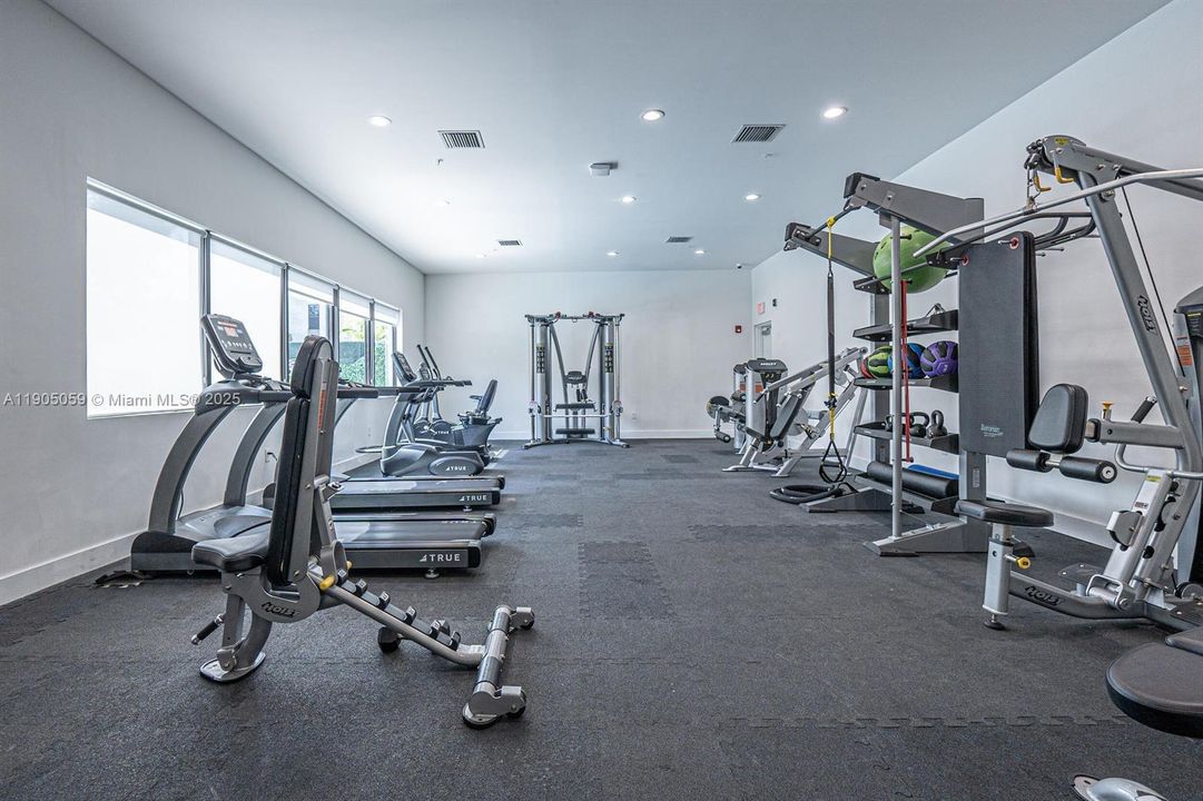 Active With Contract: $3,000 (2 beds, 2 baths, 1520 Square Feet)