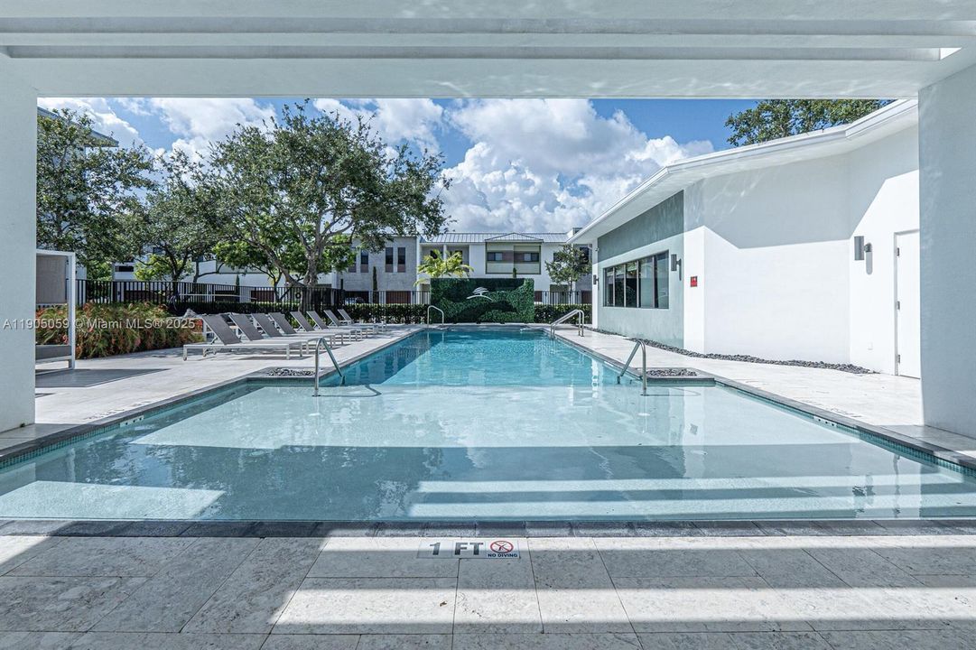 Active With Contract: $3,000 (2 beds, 2 baths, 1520 Square Feet)