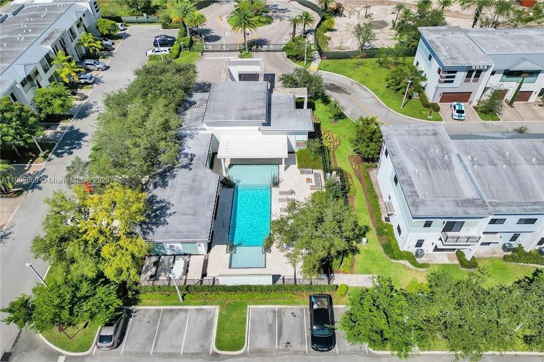 Active With Contract: $3,000 (2 beds, 2 baths, 1520 Square Feet)