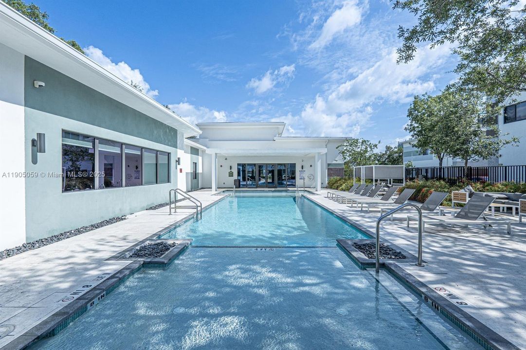 Active With Contract: $3,000 (2 beds, 2 baths, 1520 Square Feet)