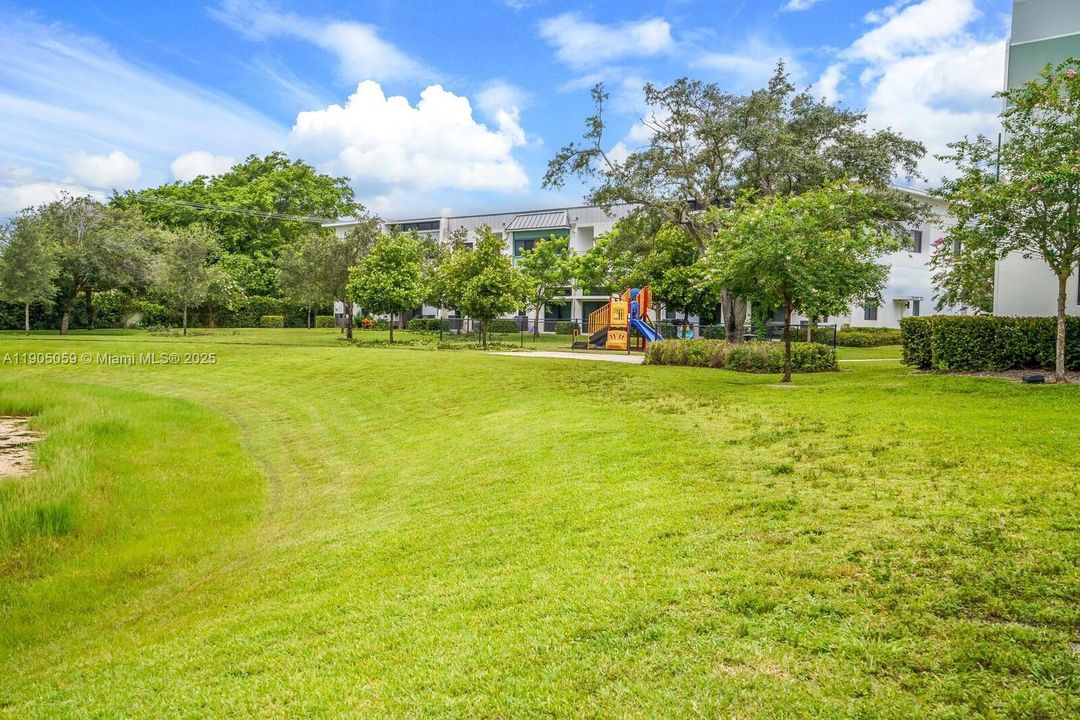 Active With Contract: $3,000 (2 beds, 2 baths, 1520 Square Feet)