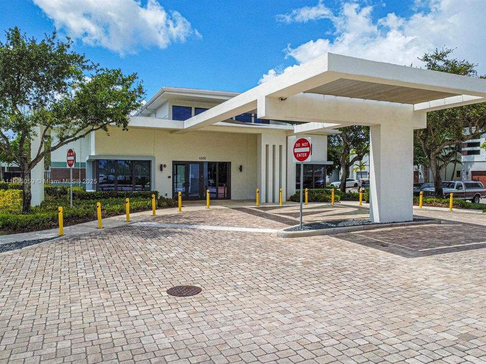 Active With Contract: $3,000 (2 beds, 2 baths, 1520 Square Feet)