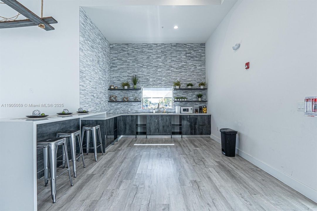 Active With Contract: $3,000 (2 beds, 2 baths, 1520 Square Feet)