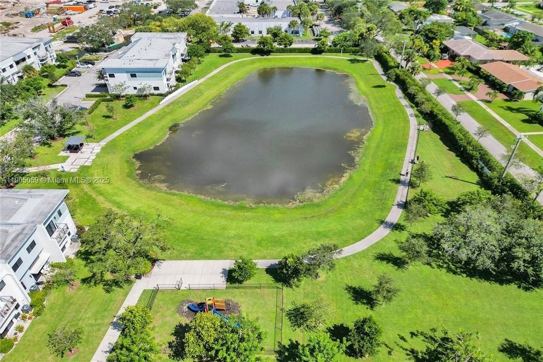 Active With Contract: $3,000 (2 beds, 2 baths, 1520 Square Feet)