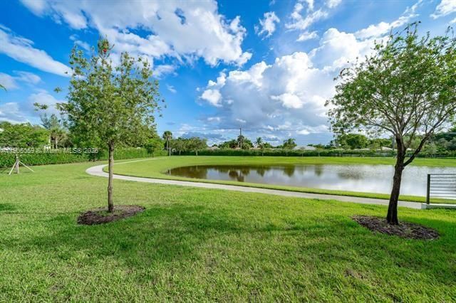 Active With Contract: $3,000 (2 beds, 2 baths, 1520 Square Feet)