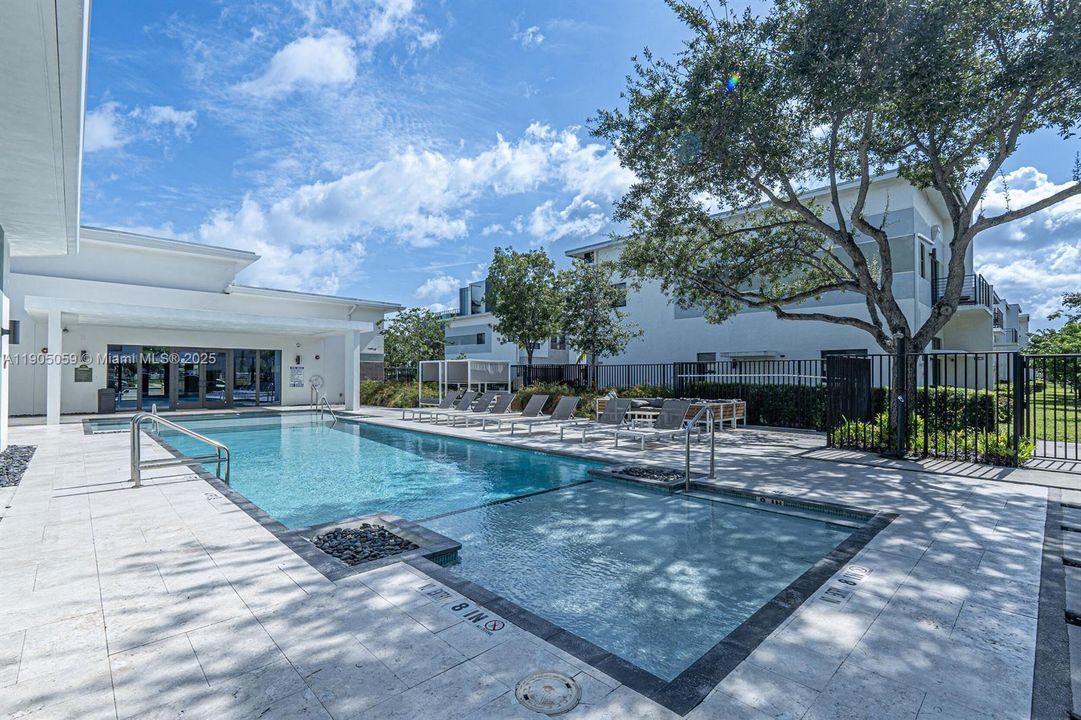 Active With Contract: $3,000 (2 beds, 2 baths, 1520 Square Feet)