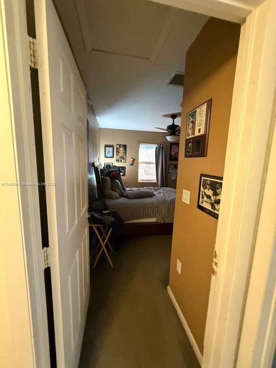 合同活跃: $359,900 (4 贝兹, 2 浴室, 1200 平方英尺)