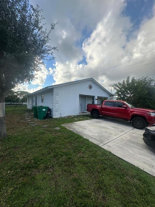 合同活跃: $359,900 (4 贝兹, 2 浴室, 1200 平方英尺)