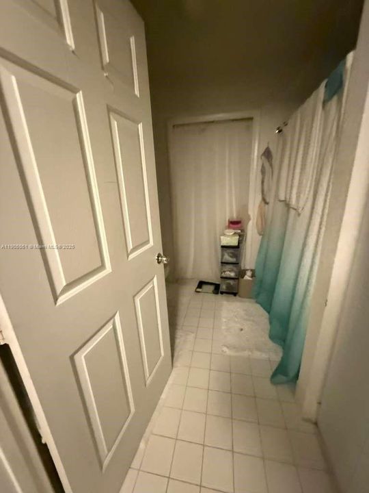 合同活跃: $359,900 (4 贝兹, 2 浴室, 1200 平方英尺)