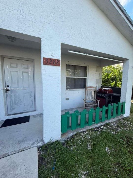 合同活跃: $359,900 (4 贝兹, 2 浴室, 1200 平方英尺)