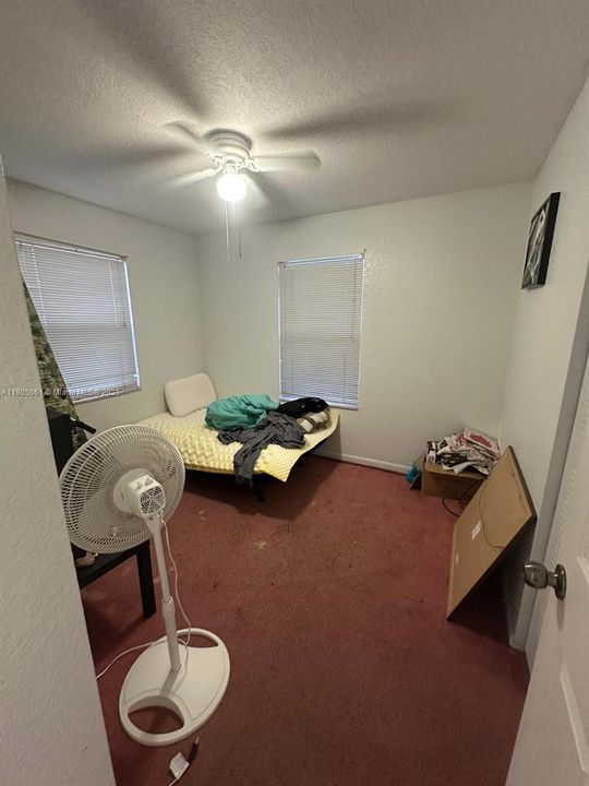 合同活跃: $359,900 (4 贝兹, 2 浴室, 1200 平方英尺)