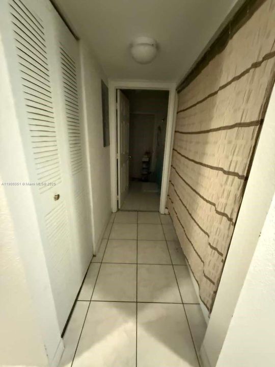 合同活跃: $359,900 (4 贝兹, 2 浴室, 1200 平方英尺)