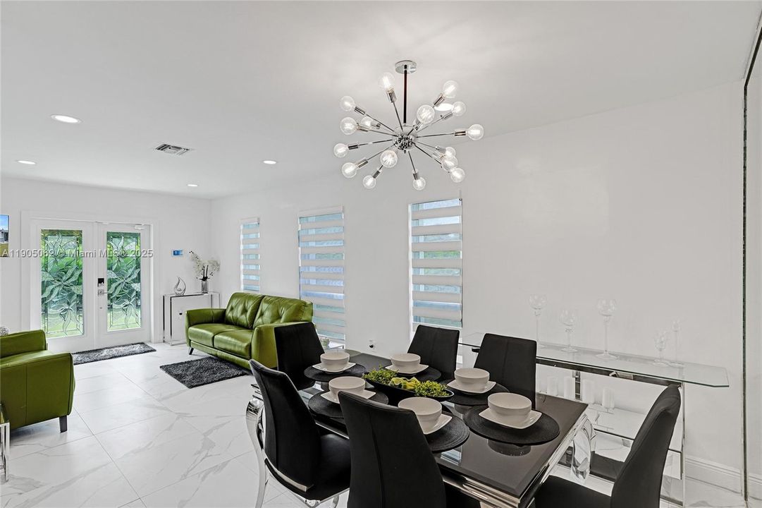 For Sale: $600,000 (3 beds, 2 baths, 1233 Square Feet)