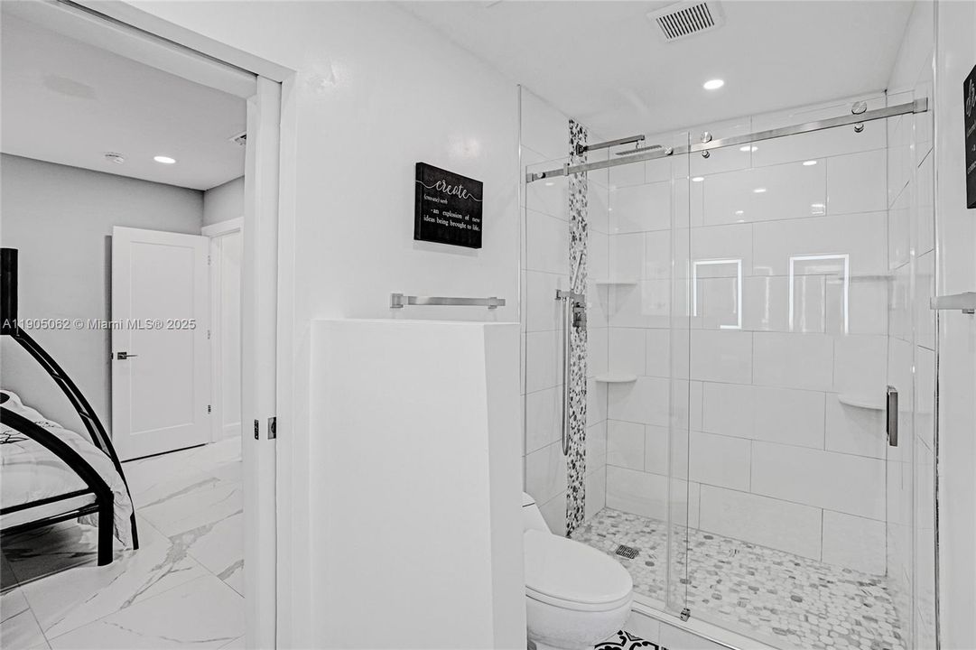 For Sale: $600,000 (3 beds, 2 baths, 1233 Square Feet)