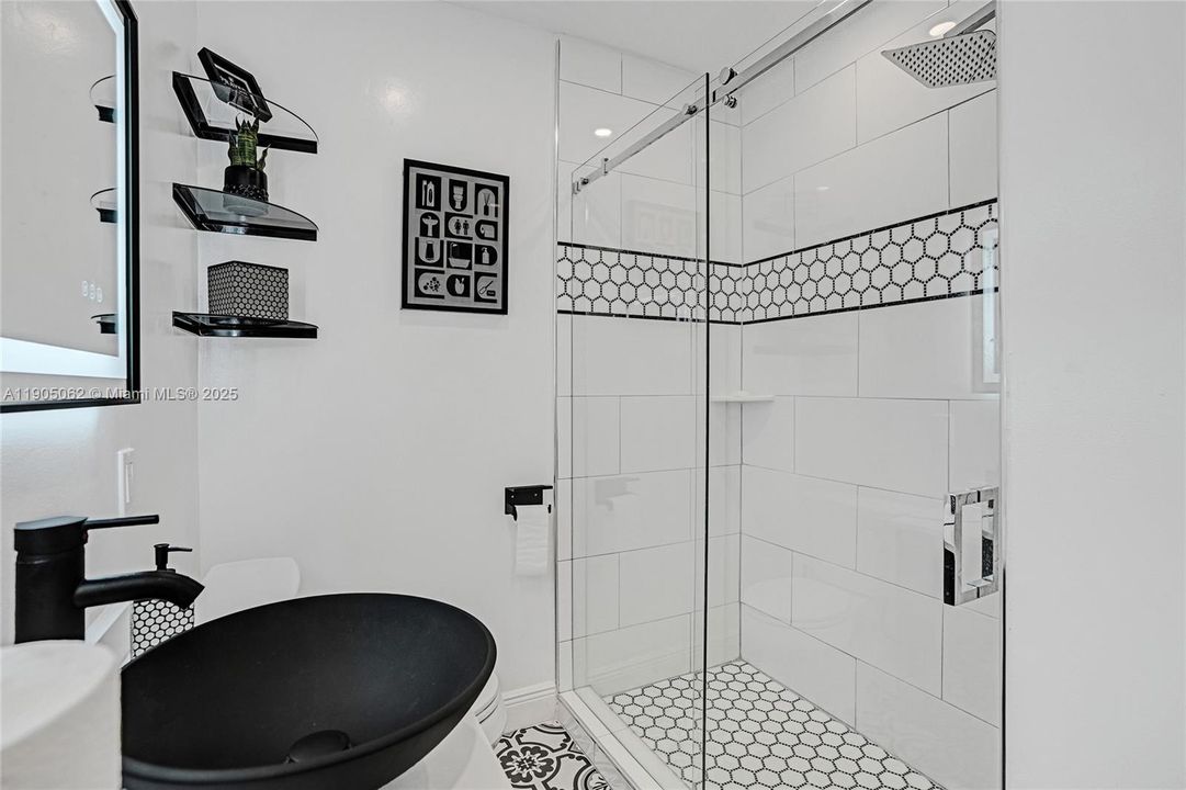 For Sale: $600,000 (3 beds, 2 baths, 1233 Square Feet)