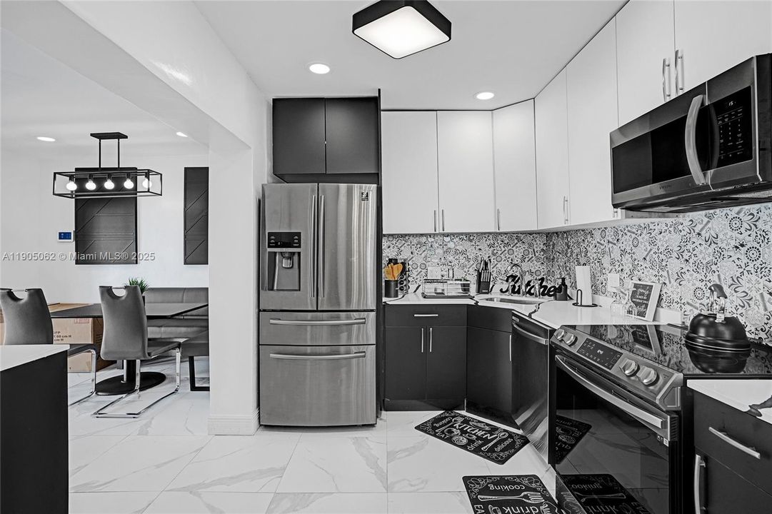 For Sale: $600,000 (3 beds, 2 baths, 1233 Square Feet)