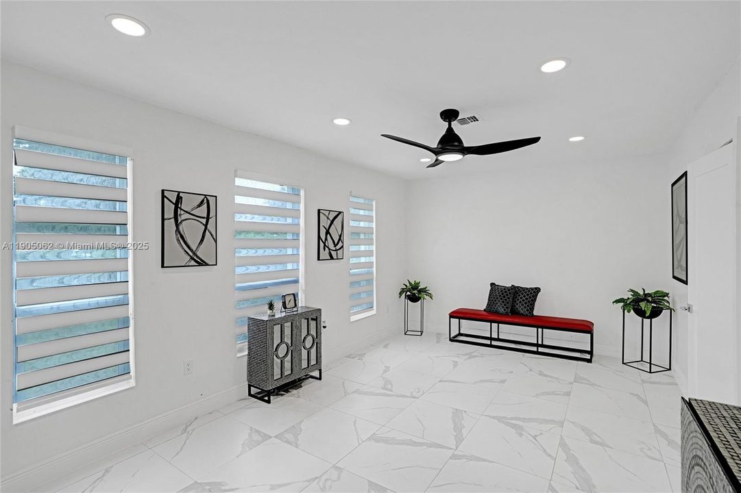 For Sale: $600,000 (3 beds, 2 baths, 1233 Square Feet)