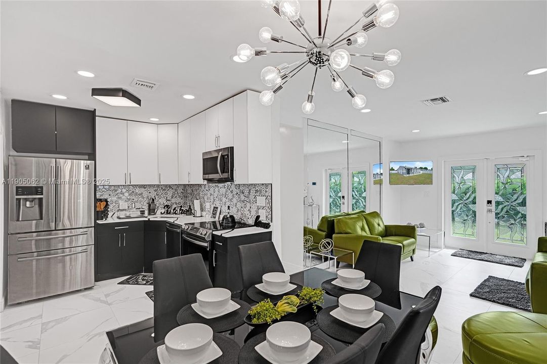 For Sale: $600,000 (3 beds, 2 baths, 1233 Square Feet)