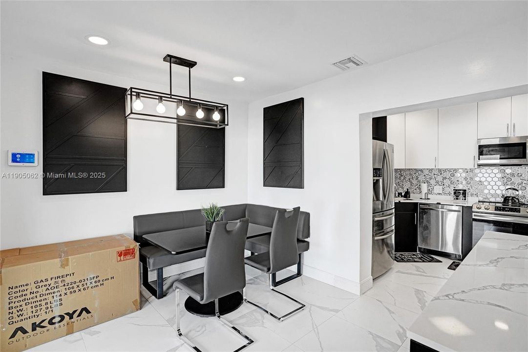 For Sale: $600,000 (3 beds, 2 baths, 1233 Square Feet)