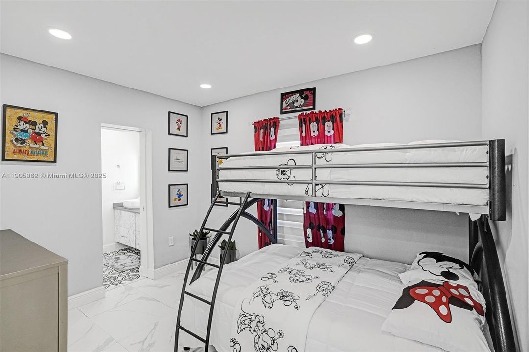 For Sale: $600,000 (3 beds, 2 baths, 1233 Square Feet)