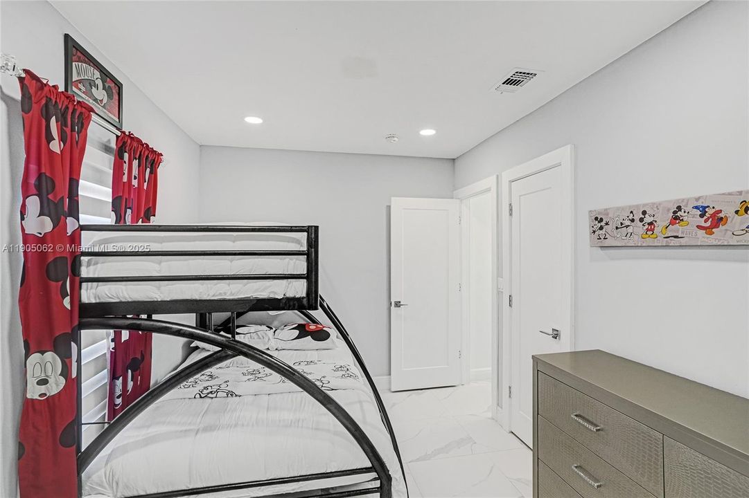 For Sale: $600,000 (3 beds, 2 baths, 1233 Square Feet)