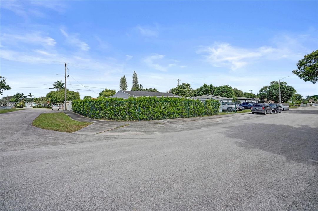 For Sale: $600,000 (3 beds, 2 baths, 1233 Square Feet)