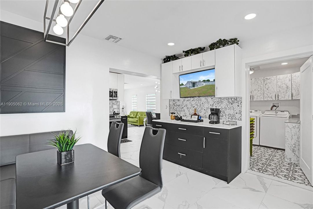 For Sale: $600,000 (3 beds, 2 baths, 1233 Square Feet)