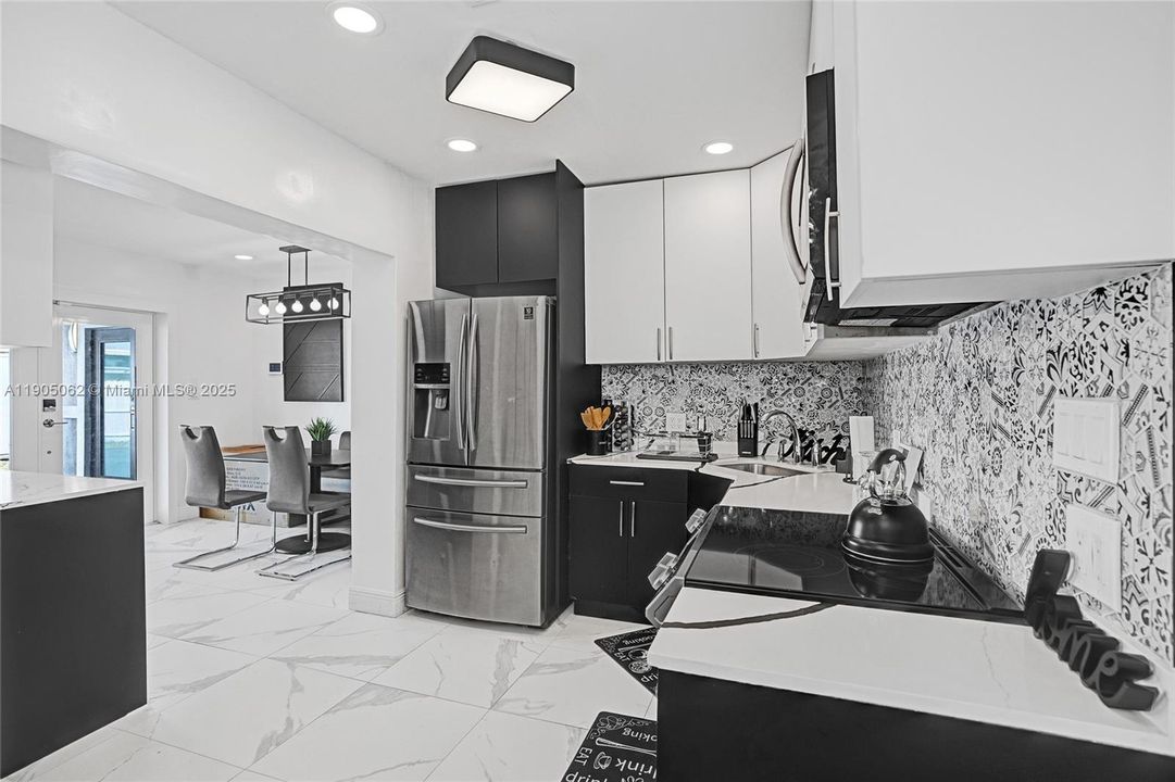 For Sale: $600,000 (3 beds, 2 baths, 1233 Square Feet)