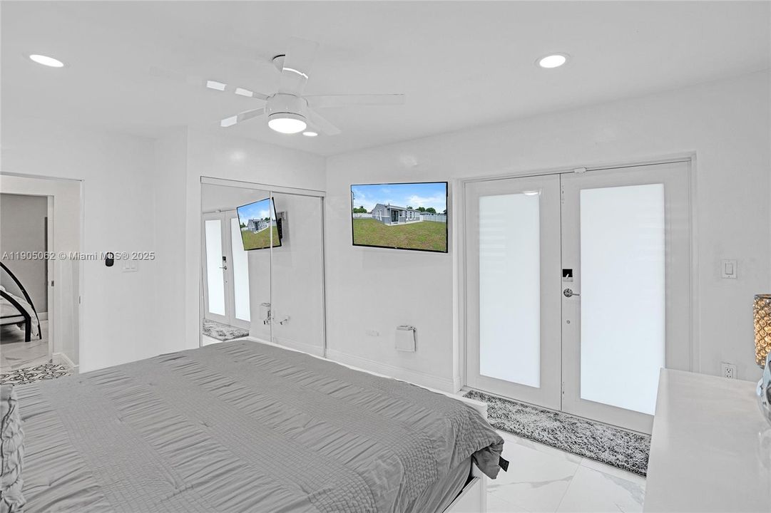 For Sale: $600,000 (3 beds, 2 baths, 1233 Square Feet)