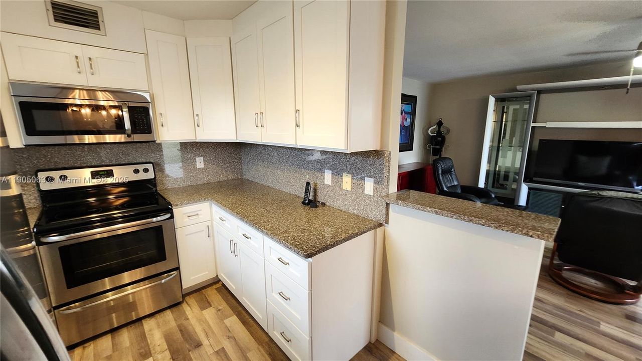 For Sale: $209,000 (2 beds, 2 baths, 880 Square Feet)