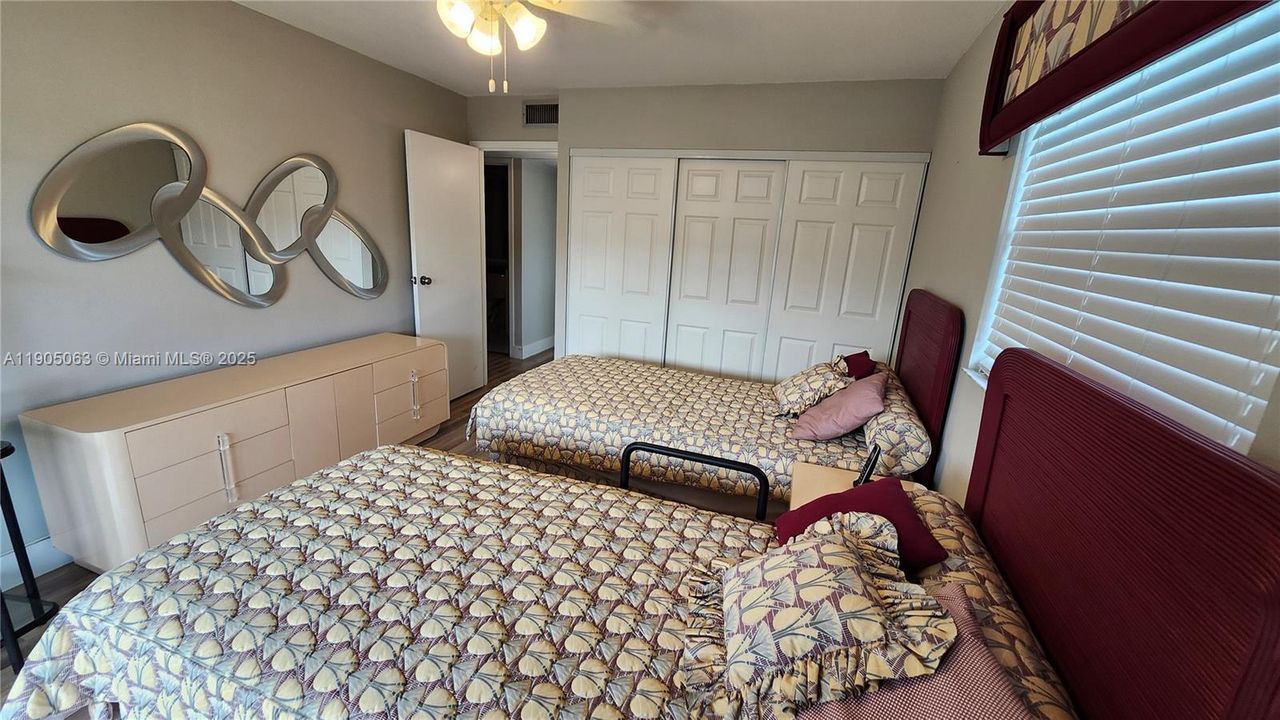 For Sale: $209,000 (2 beds, 2 baths, 880 Square Feet)