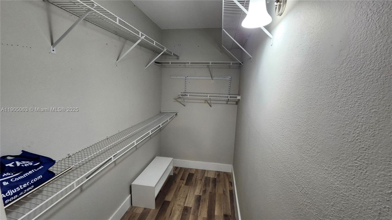 For Sale: $209,000 (2 beds, 2 baths, 880 Square Feet)