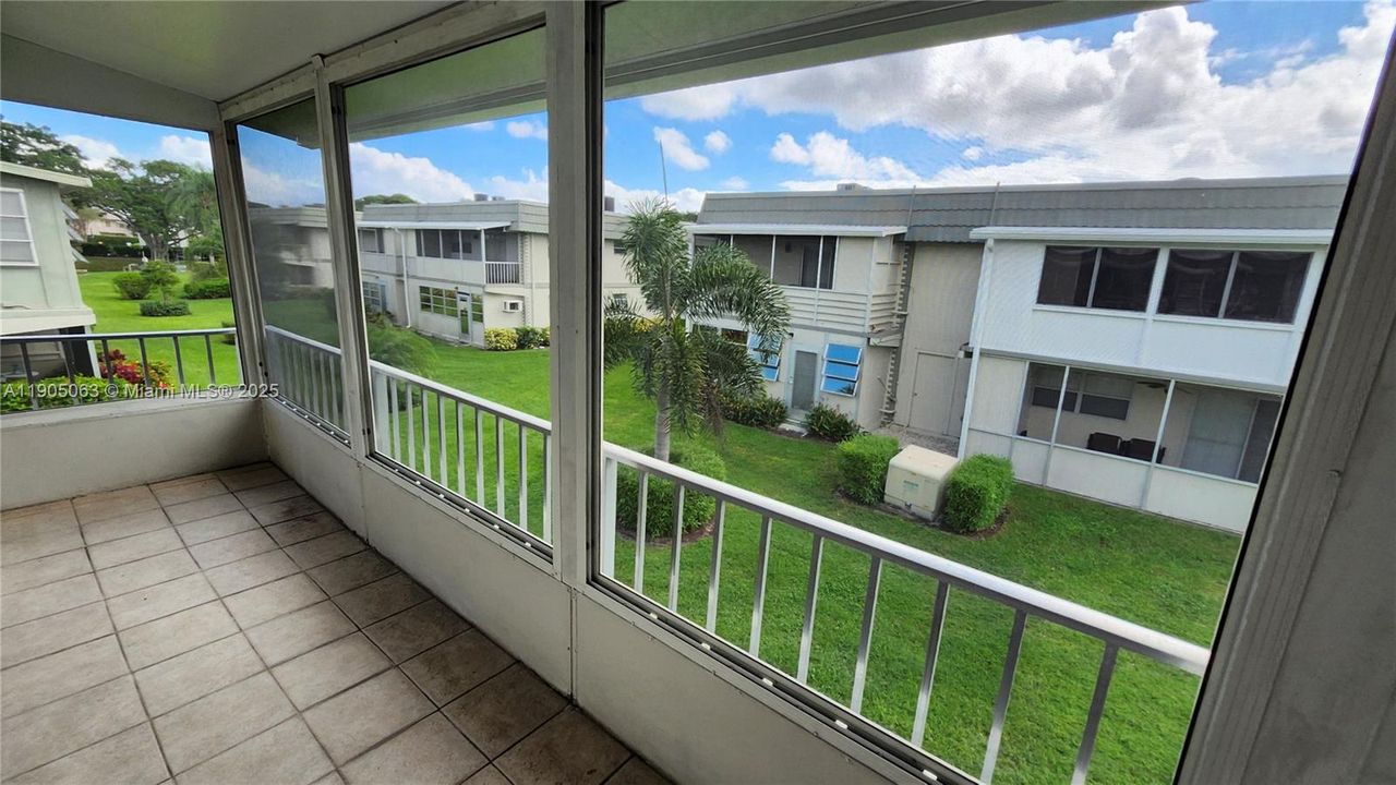 For Sale: $209,000 (2 beds, 2 baths, 880 Square Feet)