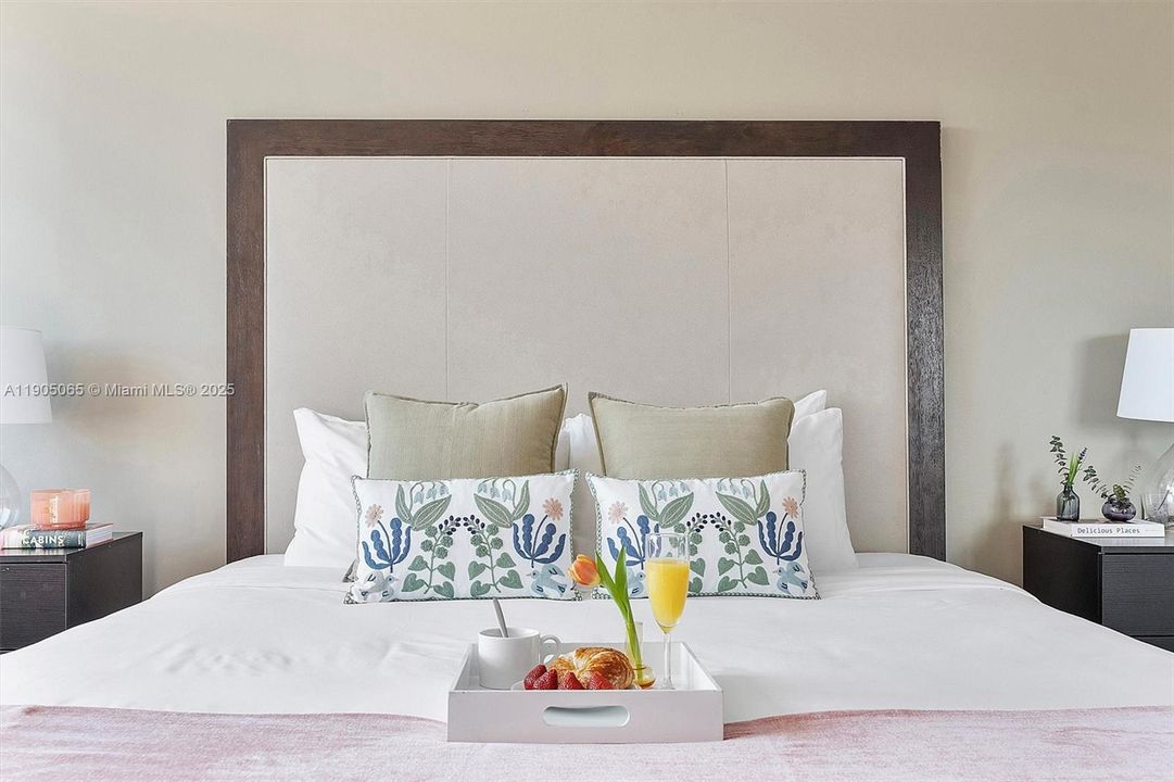 For Sale: $1,237,000 (2 beds, 2 baths, 1098 Square Feet)