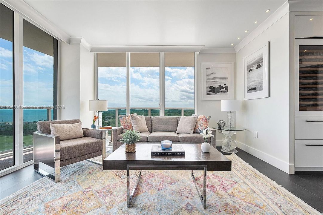 For Sale: $1,237,000 (2 beds, 2 baths, 1098 Square Feet)