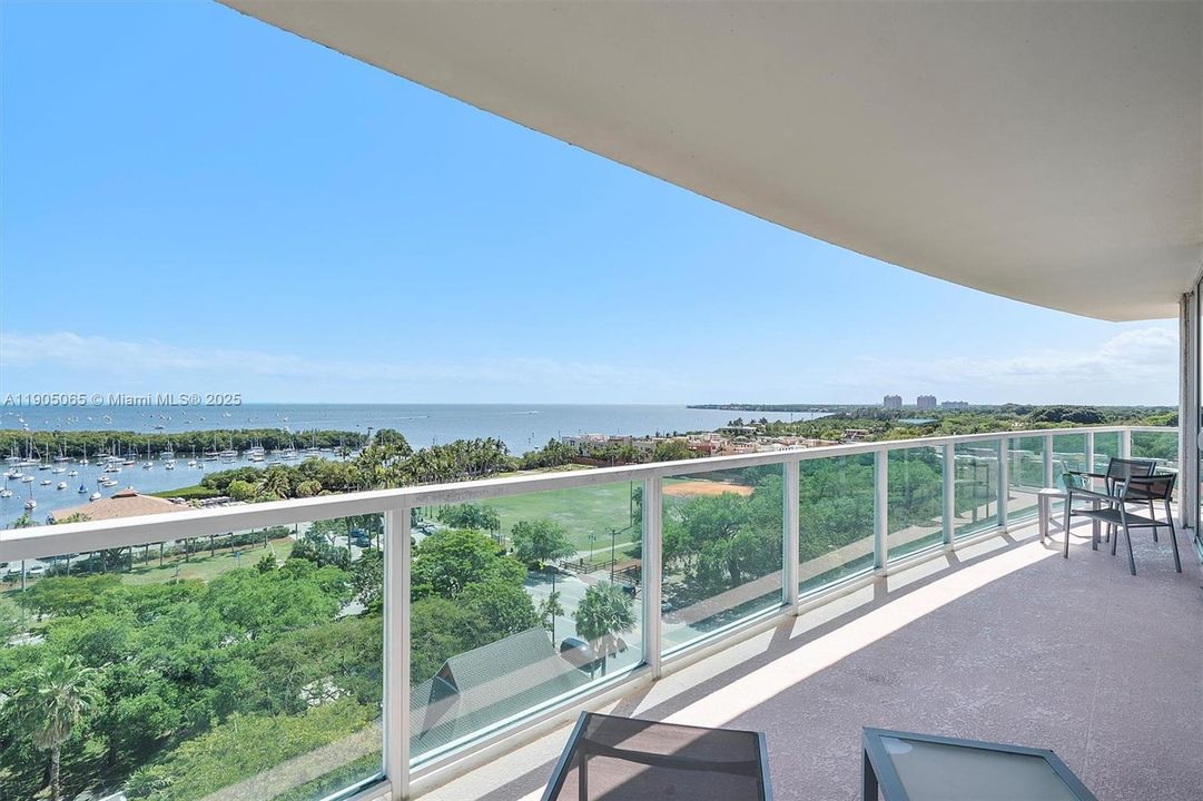 For Sale: $1,237,000 (2 beds, 2 baths, 1098 Square Feet)