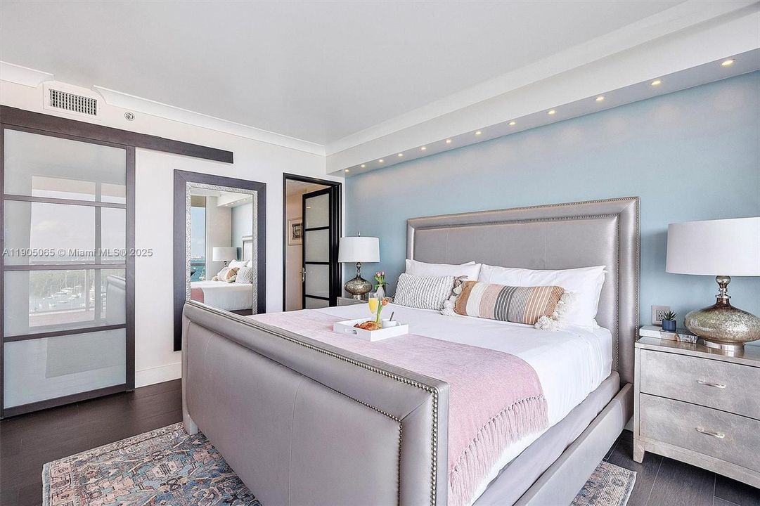 For Sale: $1,237,000 (2 beds, 2 baths, 1098 Square Feet)