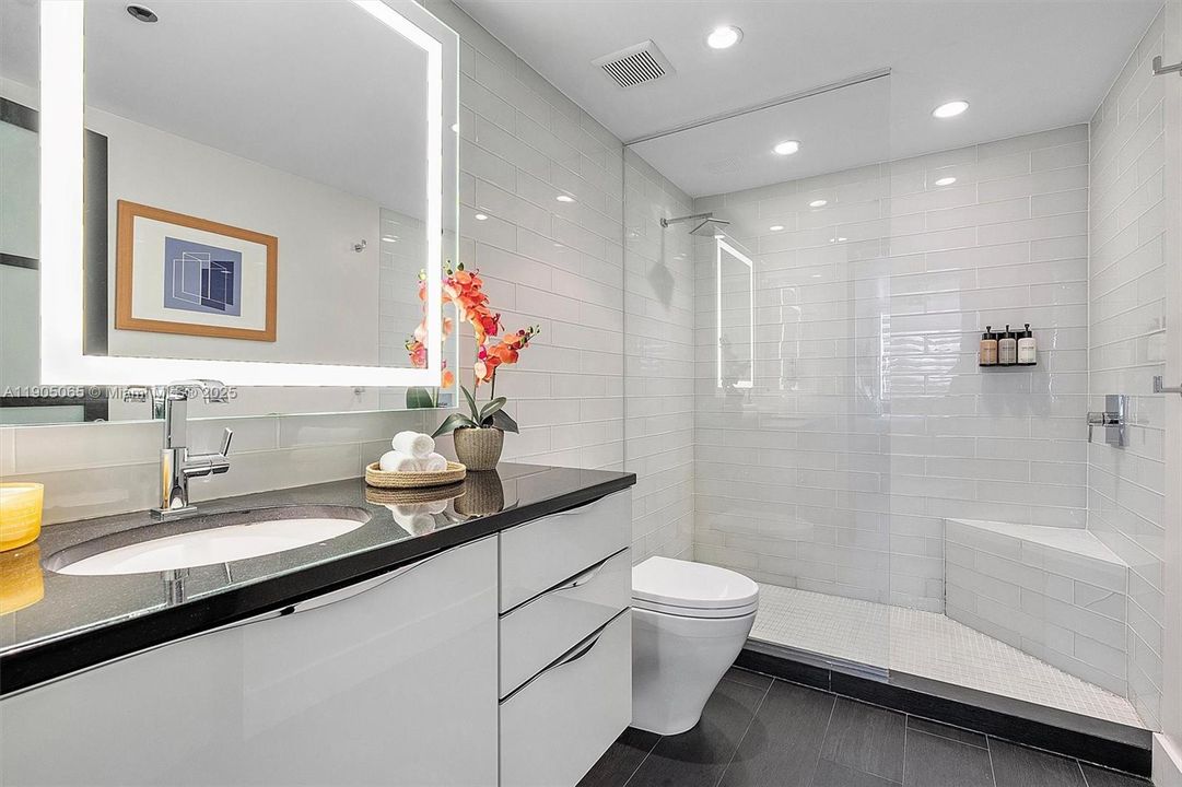 For Sale: $1,237,000 (2 beds, 2 baths, 1098 Square Feet)