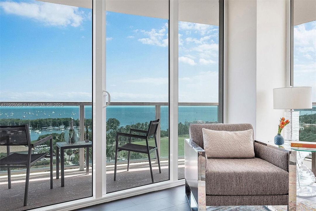 For Sale: $1,237,000 (2 beds, 2 baths, 1098 Square Feet)