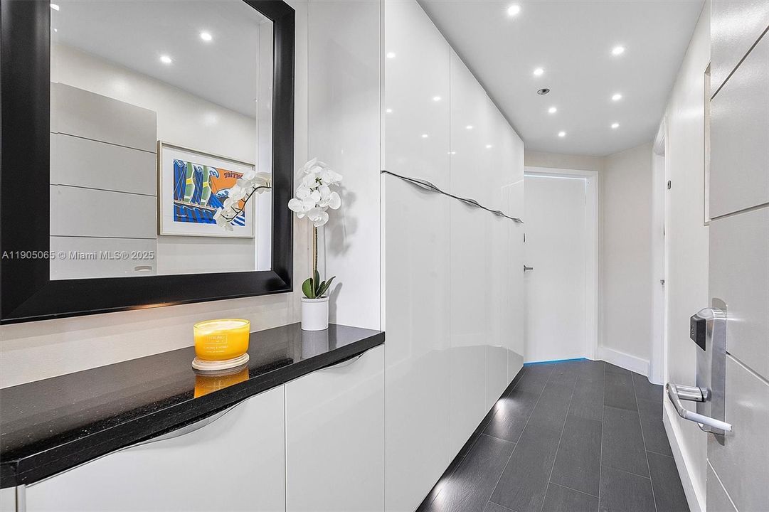 For Sale: $1,237,000 (2 beds, 2 baths, 1098 Square Feet)