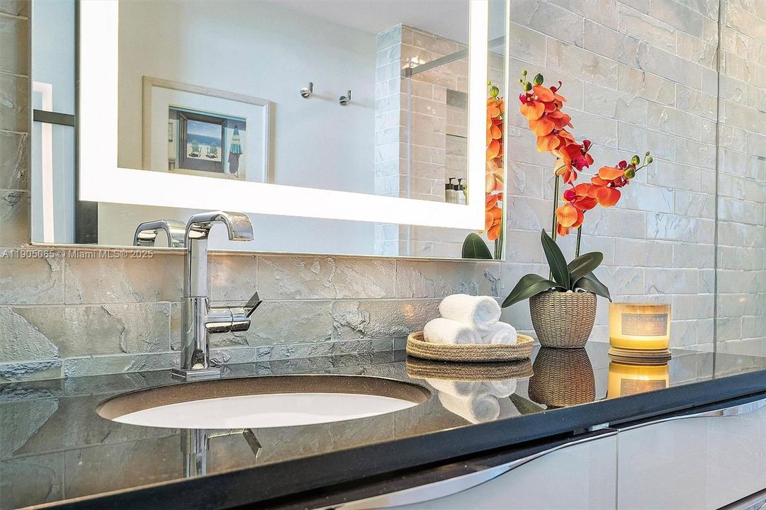 For Sale: $1,237,000 (2 beds, 2 baths, 1098 Square Feet)