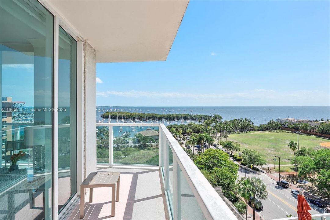 For Sale: $1,237,000 (2 beds, 2 baths, 1098 Square Feet)