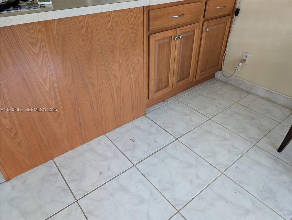 待售: $104,500 (1 贝兹, 1 浴室, 600 平方英尺)